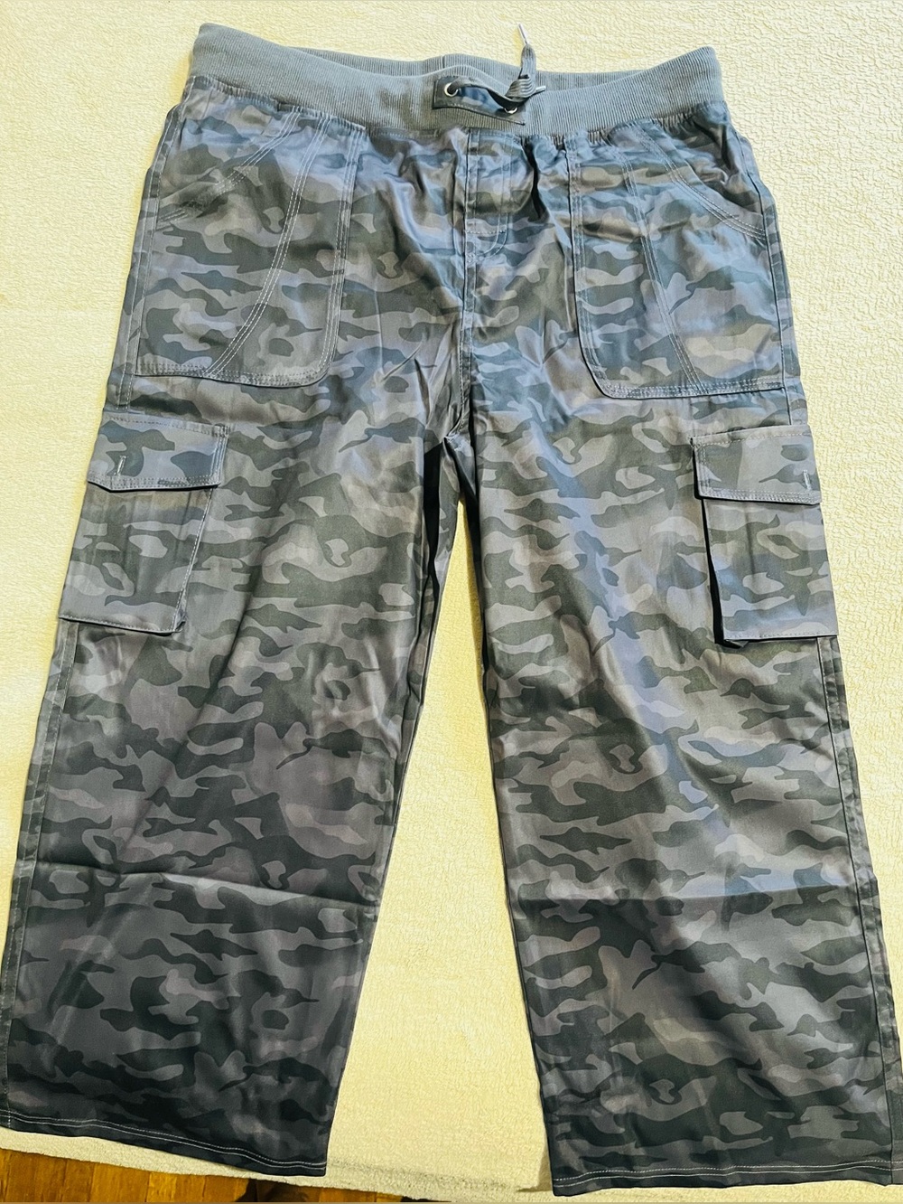 Women’s  Camouflage Cargo Pants in Gray Camo